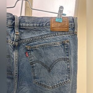 Levi Wedgie 
32
Like new
Frayed ankle